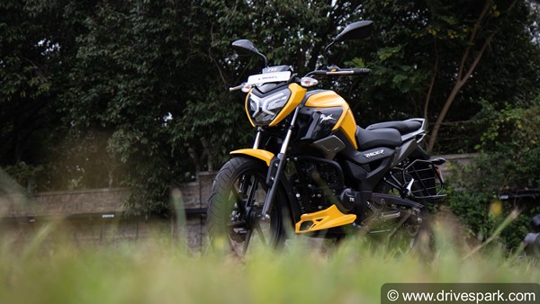 TVS Raider 125 Review: Riding Impressions, Engine Specs, Performance, Features, Price & Other Details TVS Raider 125 Review: Riding Impressions, Engine Specs, Performance, Features, Price & Other Details