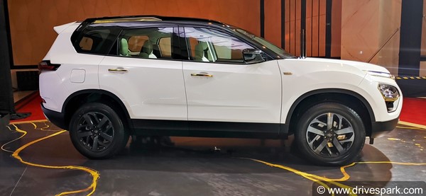 Mahindra XUV700 Vs Tata Safari; Design, Features, Safety, Powertrain, and Price