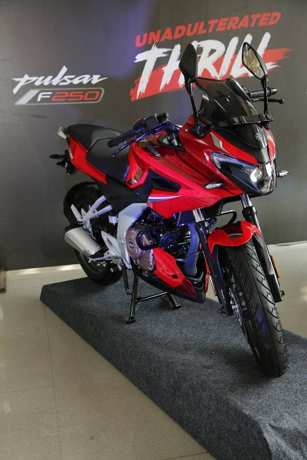 Bajaj Pulsar 250 Deliveries Start - First F250 Delivered In Pune