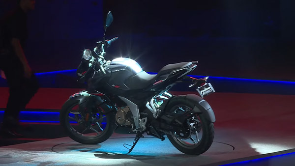 Bajaj Pulsar 250 Deliveries Start - First F250 Delivered In Pune