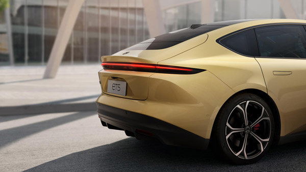 Nio ET5 EV Debuts With 1,000km Range
