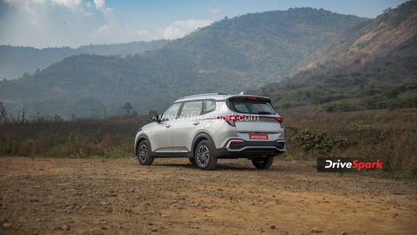 Kia Carens Review: Design, Specs, Performance, Interiors, Features, Variants, Third Row Space & Other Details