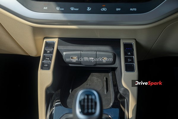 Kia Carens Review: Design, Specs, Performance, Interiors, Features, Variants, Third Row Space & Other Details