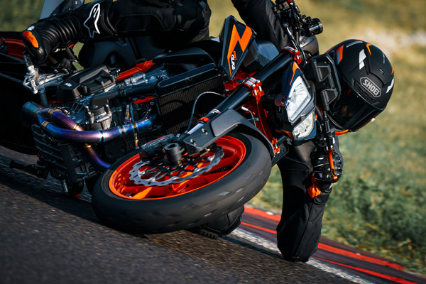 KTM 890 Duke R Unveiled: Produces 121bhp & 99Nm 