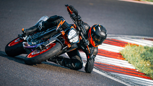 KTM 890 Duke R Unveiled: Produces 121bhp & 99Nm 