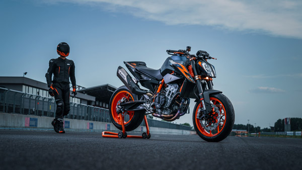 KTM 890 Duke R Unveiled: Produces 121bhp & 99Nm 