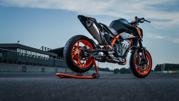 KTM 890 Duke R Unveiled: Produces 121bhp & 99Nm 
