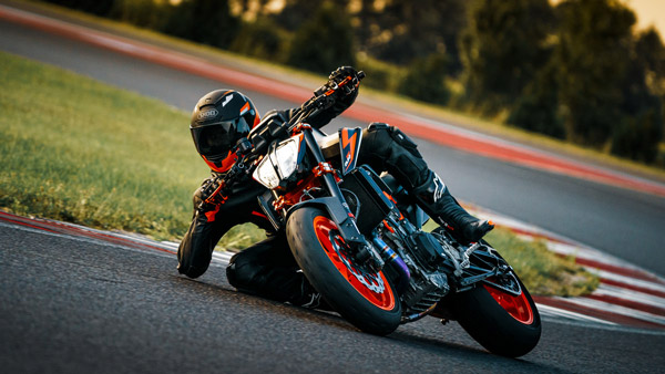 KTM 890 Duke R Unveiled: Produces 121bhp & 99Nm 