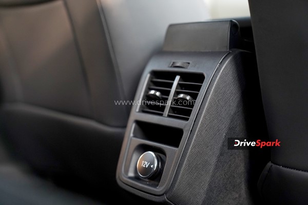 Tata Altroz DCA Review: Design, Specs, 6-Speed DCT, Performance, Interiors, Features, Variants, & Other Details