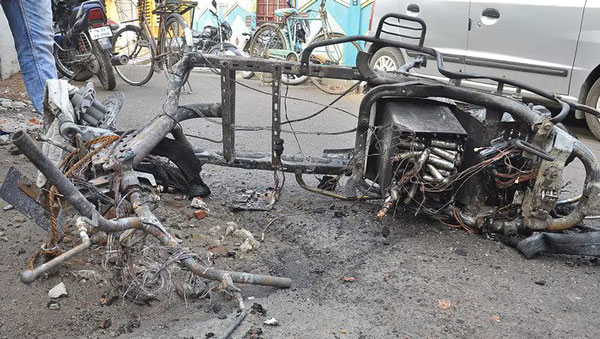 EV Scooters Catch Fire: Gadkari Sets Expert Committee & Warns About Heavy Penalties