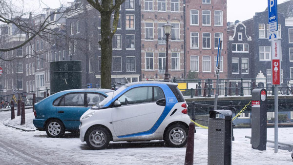 EU Bans New Fossil Fuel Cars From 2035