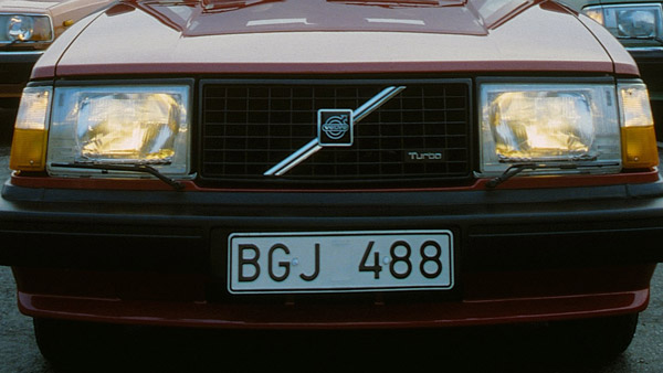 Here’s Step-By-Step Guide To Replace Headlight Bulbs