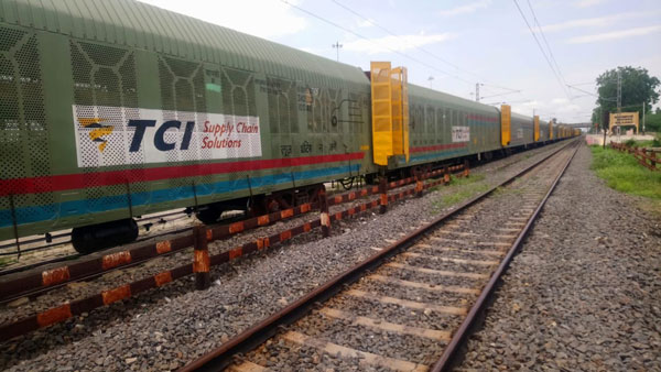 Car Manufacturers That Use Indian Railways For Car Transport: Anand Mahindra Is Grateful To Indian Railways