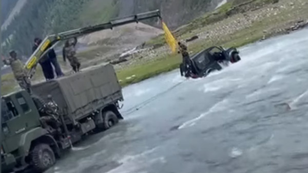 Indian Army Truck Rescues Gypsy Stuck In Sindh River: Tourists Lifted From Stranded SUV