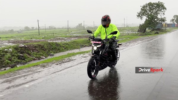 Bajaj Pulsar N160 Review: Design, Specs, Performance, Features, Handling, Ride Comfort & Other Details