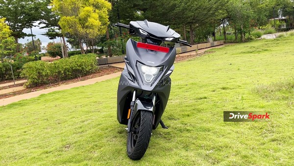 Simple One Electric Scooter Review: Design, Specs, Performance, Features, Handling, Ride Comfort & Other Details