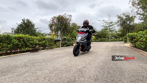 Simple One Electric Scooter Review: Design, Specs, Performance, Features, Handling, Ride Comfort & Other Details