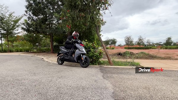 Simple One Electric Scooter Review: Design, Specs, Performance, Features, Handling, Ride Comfort & Other Details