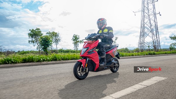 Simple One Electric Scooter Review: Design, Specs, Performance, Features, Handling, Ride Comfort & Other Details