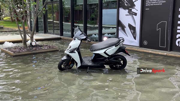 Simple One Electric Scooter Review: Design, Specs, Performance, Features, Handling, Ride Comfort & Other Details