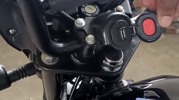 Bajaj CT125X Spotted At Dealership - Rivals Honda Shine, Hero Super Splendor & More