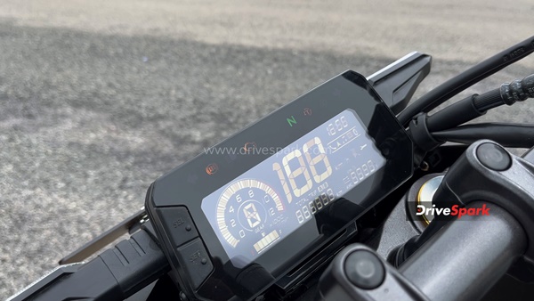 Honda CB300F First Ride Review - Aggressive Fighter Neutered By Head Scratching Price Tag