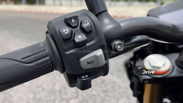 Honda CB300F First Ride Review - Aggressive Fighter Neutered By Head Scratching Price Tag