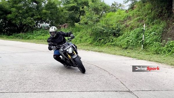 Honda CB300F First Ride Review - Aggressive Fighter Neutered By Head Scratching Price Tag