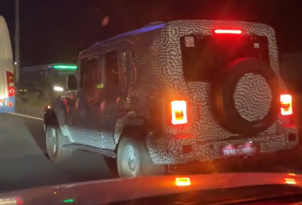 Mahindra Thar 5-Door Spotted Testing Wearing Heavy Camouflage