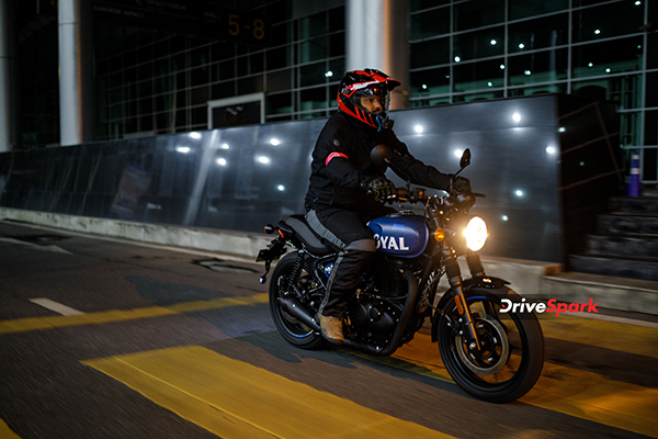 Royal Enfield Hunter 350 First Ride Review - New Age Shikari On The Prowl In Bangkok