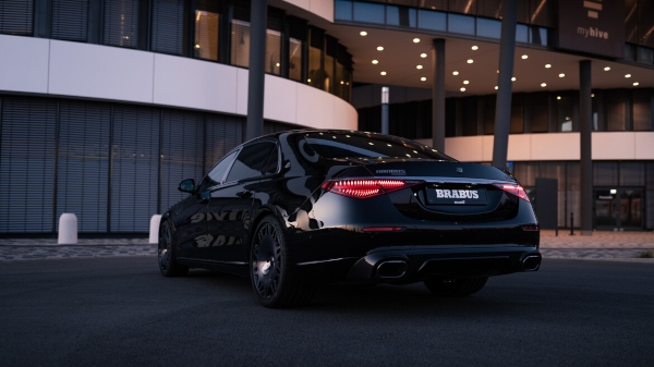 Brabus Goes Down The Haute Couture Route With New 600 Limo - When Maybach Isn't Enough