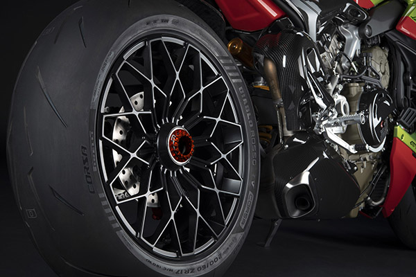 Limited Edition Ducati Lamborghini Motorcycle Revealed: Ducati Streetfighter V4 Lamborghini Is Here