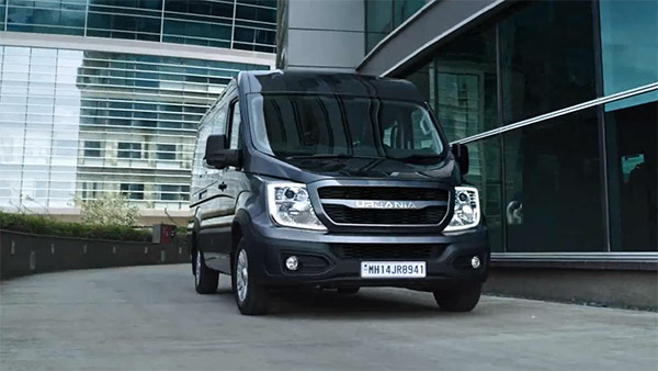 Force Urbania Launched At Rs 28.99 Lakh Force Urbania Launched At Rs 28.99 Lakh