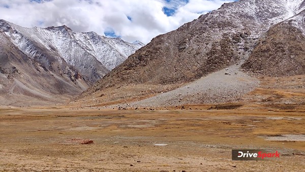 Honda CB350 Sunchasers — A Higher Chase: Roadtripping High In The Mountains Of Ladakh