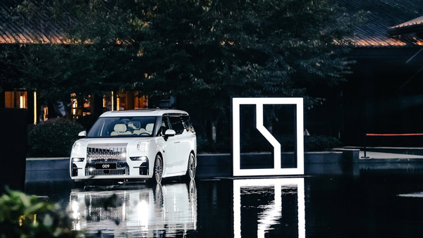 The Zeekr 009 Is A Massive Electric Luxury MPV With 822km Range The Zeekr 009 Is A Massive Electric Luxury MPV With 822km Range