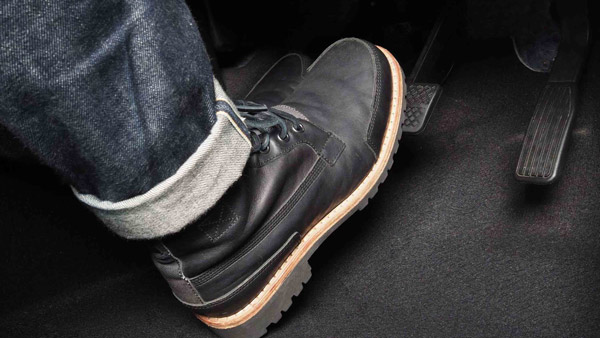 5 Tips To Ensure Longer Life For Brake Pads - Brake Pedal