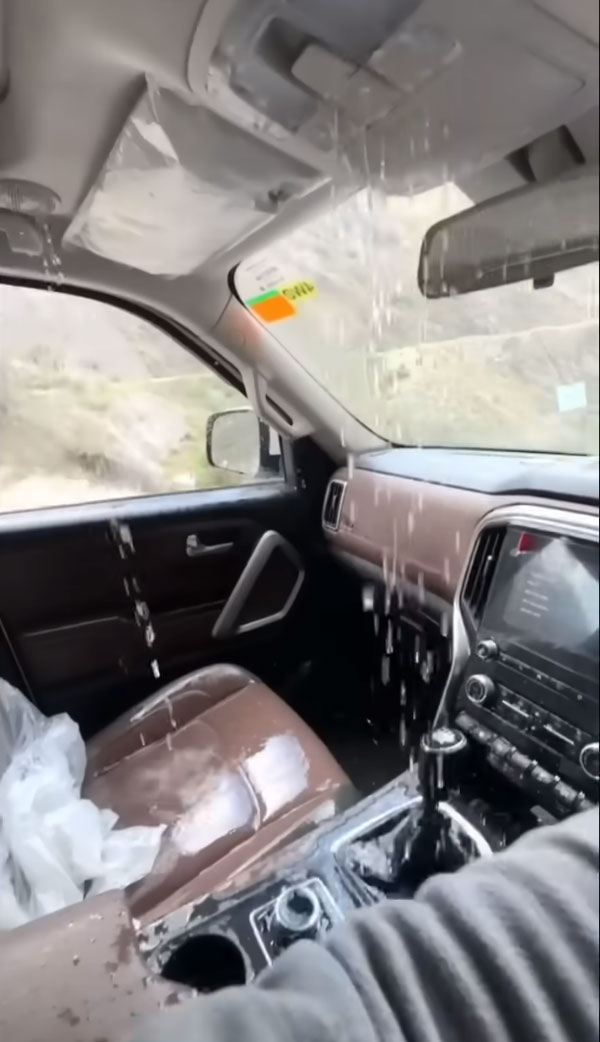 Mahindra Scorpio N Leaks Water Through Sunroof – Build Quality