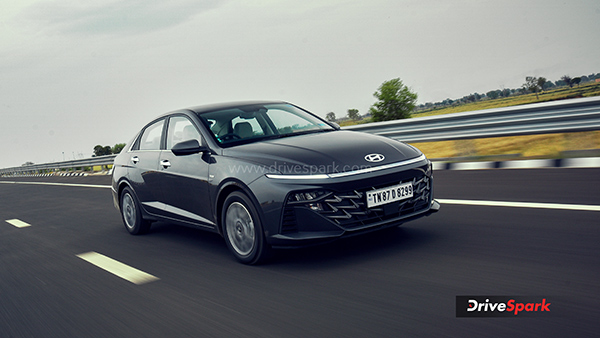 2023 hyundai verna tracking shot