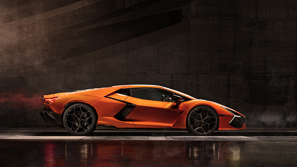 lamborghini revuelto side profle