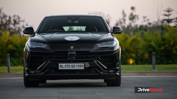 lamborghini urus performante review front design
