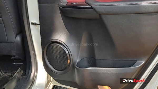 Toyota Fortuner & Legender Loses This Feature – Speaker