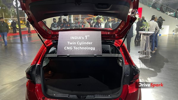 tata altroz icng boot