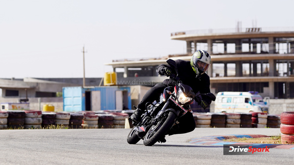 pulsar-ns200-cornering pulsar-ns200-cornering