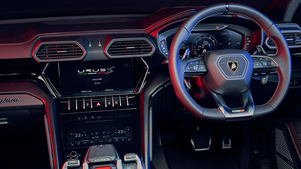 Lamborghini Urus S interior