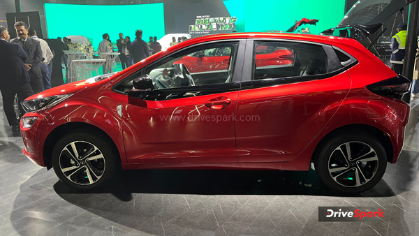 Tata Altroz CNG Side View