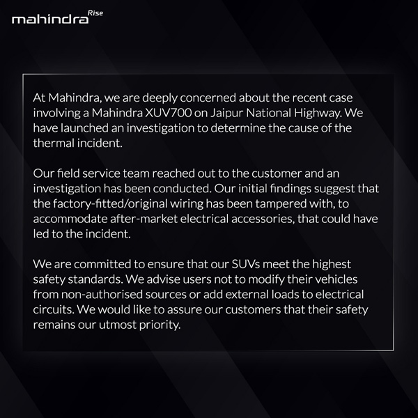 mahindra xuv700 catches fire on the road