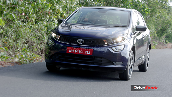 tata altroz icng review action shot
