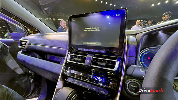 Maruti Suzuki Invicto Launch infotainment