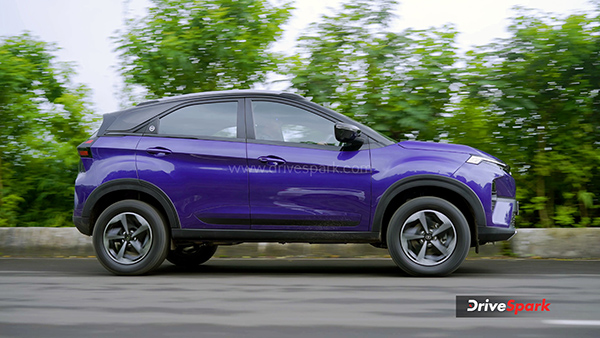 2023 Tata Nexon Review side tracking 2023 Tata Nexon Review side tracking