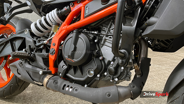 2024 KTM 390 Duke Review engine